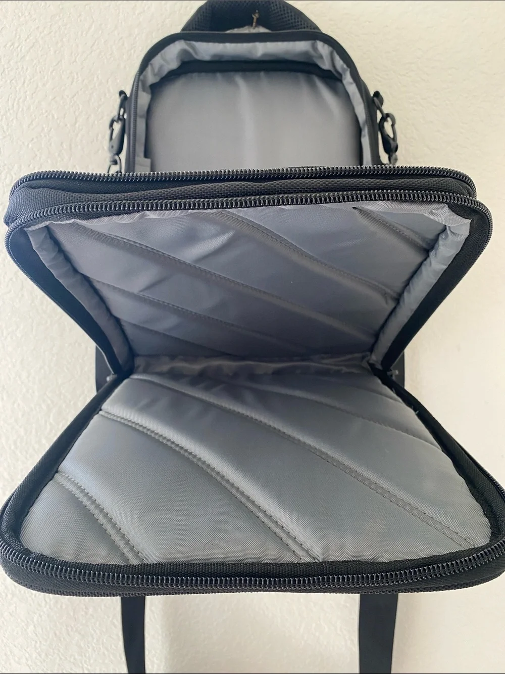 FUL Black Men's Crossbody Shoulder Bag 12” x 9” x 3.5” (expanded) NWOT